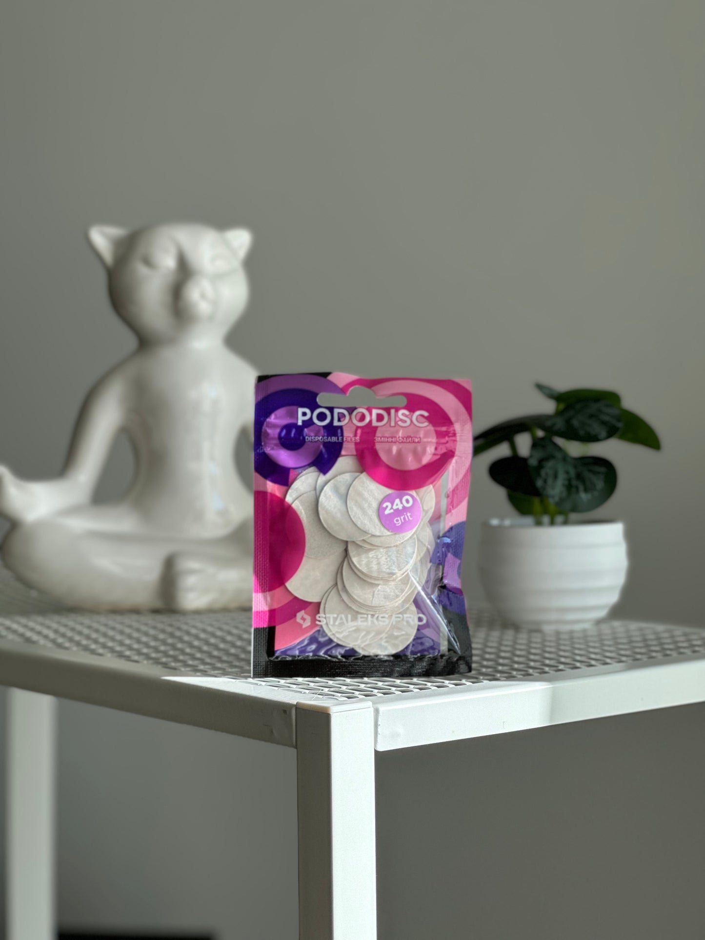 Disposable white files PODODISC L 25 mm EXPERT 240 grit (50 pcs)