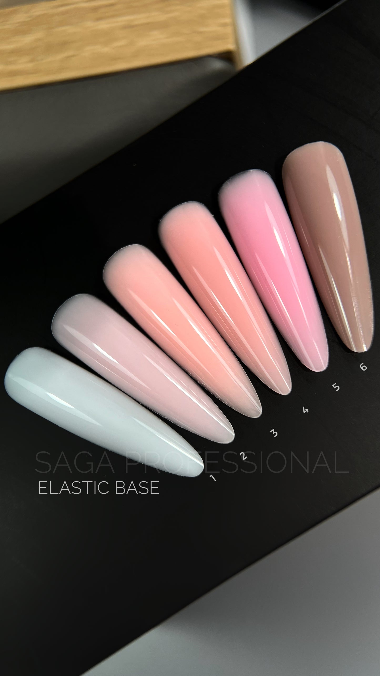 SAGA Elastic Base 15 ml 01