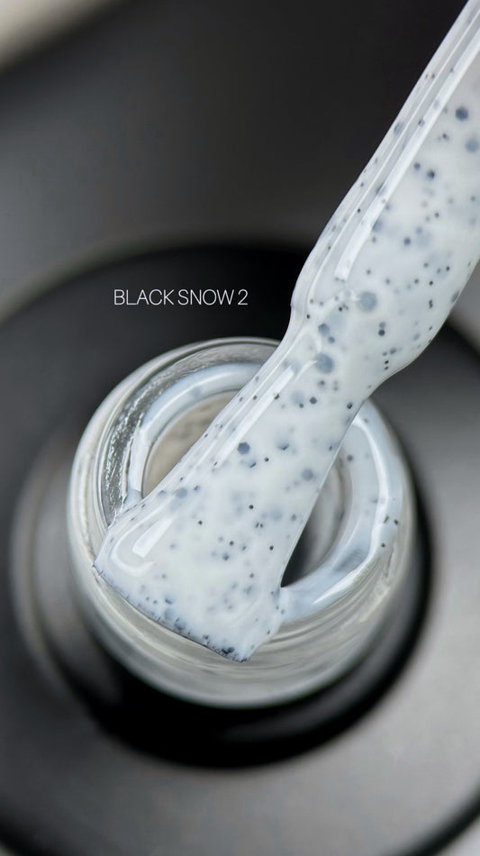 Saga Gel Polish Black Snow 10 ml 02